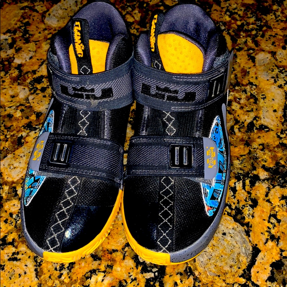 Sneakers